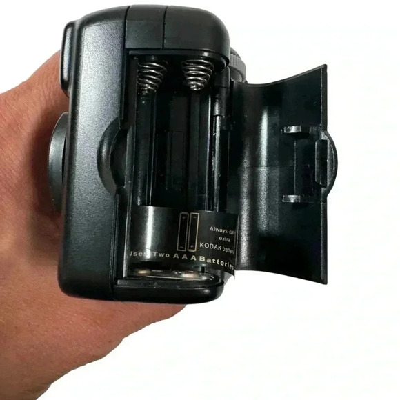 Vintage Kodak KB18 Point & Shoot 35mm Film Camera Pocket - Untested For Parts - Picture 9 of 9